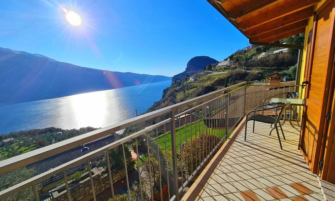 Arias Apartamento | Casa Elka Balcony 6 Lake view