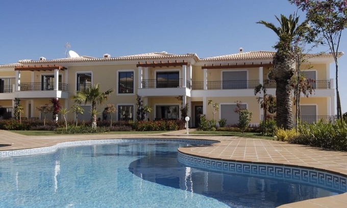 Porto de Mos Apartamento | Casa Ella is a stunning 2 bed apt a 7 minute walk from the beach of Porto de Mos