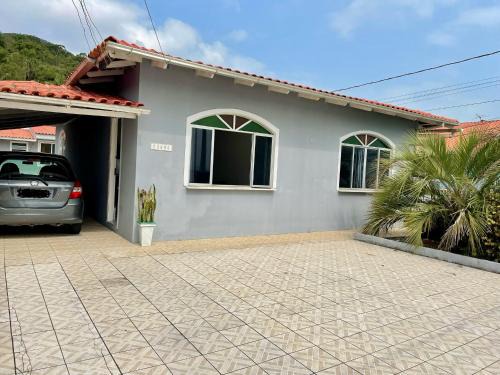 Florianopolis Casa | Casa em frente ao mar no Ribeirão da Ilha