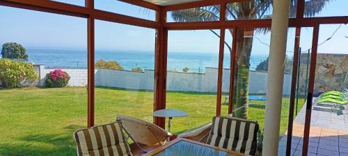 Razo da Costa Casa | CASA EN PLAYA DE RAZO CON JARDIN Y VISTAS AL MAR