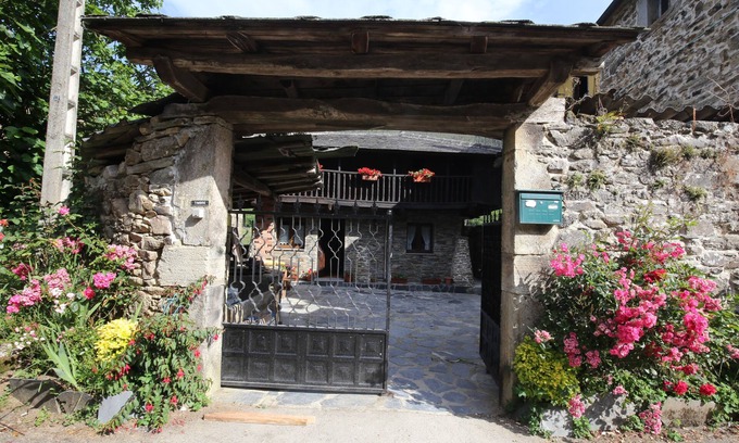 Navelgas Casa | CASA EN PLENA NATURALEZA
