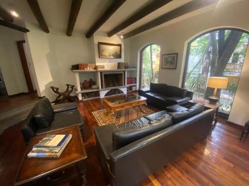 Puebla Villa | Casa entre árboles
