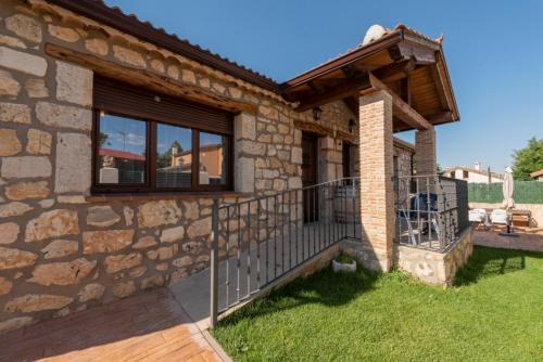Campo de San Pedro Casa | Casa Entre Hoces10-12paxJardín y barbacoa