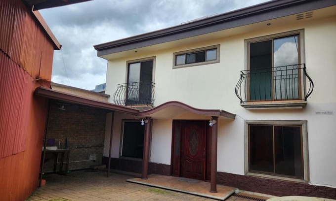 Carmen Casa | Casa Escondida Alajuela