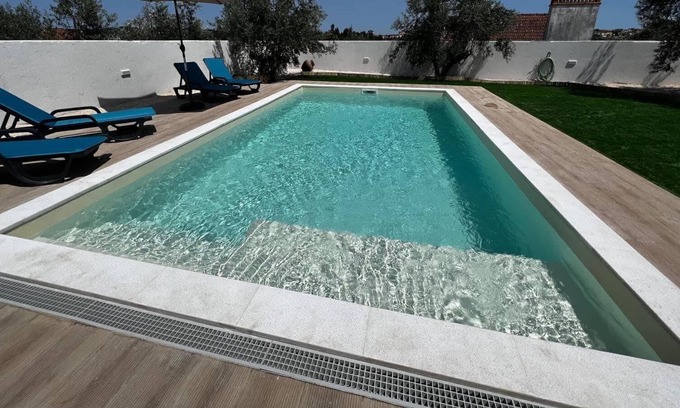 Abrantes Casa | Casa Espaçosa com Piscina Privada Perto das Praias Fluviais do Zêzere