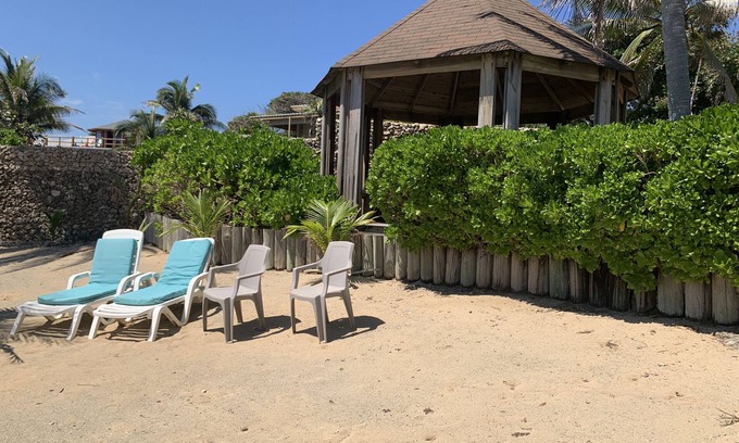 Isla de Utila Casa | Casa Estrella ~ 2 Bedroom Exclusive Waterfront Luxury with Private Beach