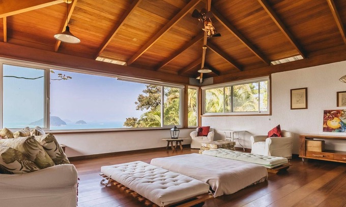 Felix Casa | Casa em Ubatuba com piscina e vista incrível