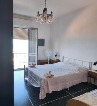 Varazze Apartamento | Casa Fannì Comodità, vista mozzafiato, parcheggio