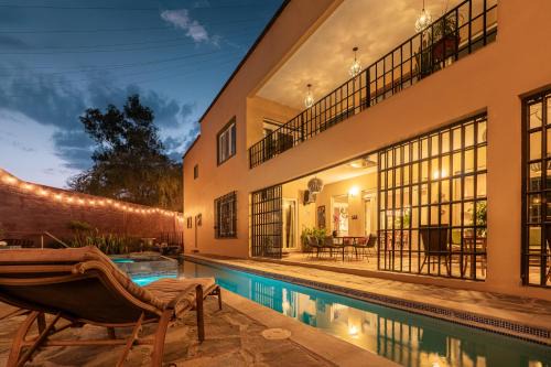 San Miguel de Allende Casa | Casa Feliz Jacuzzis Alberca Gimnacio Vapor PingPong Billar Cuarto de Video