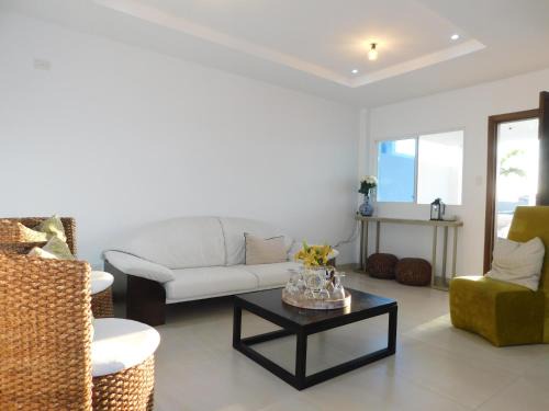 Punta Carnero Casa | Casa Florencia gran piscina