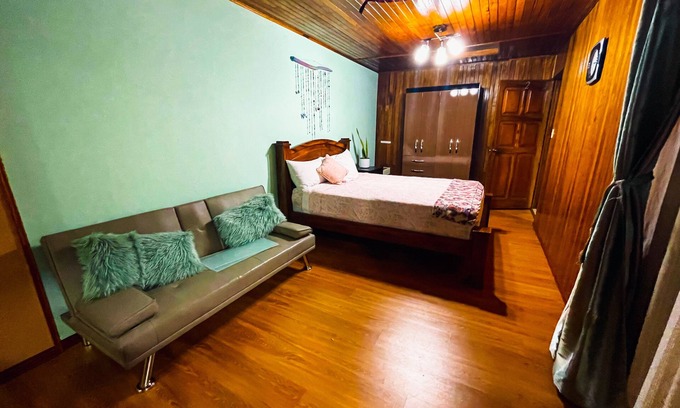 Heredia Casa | Casa Flores is a spacious 3 bd, 3 bath house in Heredia "The City of Flowers".