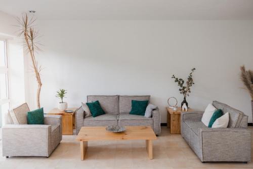 Santa Tecla Casa | Casa Grand, Gated Community