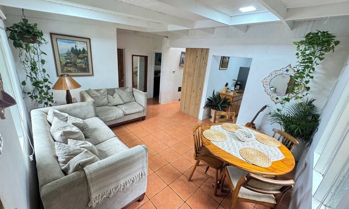 Monteverde Cabina | Casa galería, céntrica, familiar y segura.