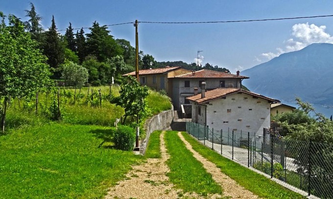 Pieve Casa | Casa Giacomina garden and Lake view by Gardadomusmea