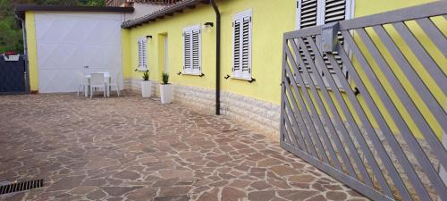 L'Aquila Apartamento | Casa gialla