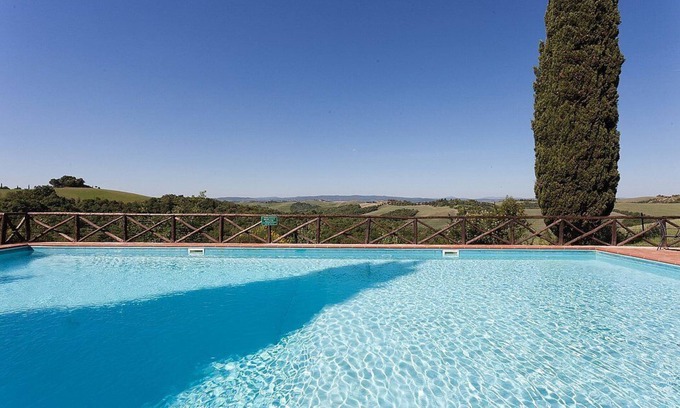 Asciano Casa | Casa Giobatta C: Una antigua granja característica y acogedora en dos plantas rodeada de vegetación.