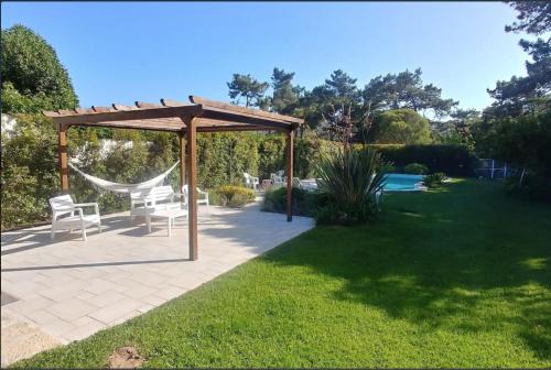 Banzao Casa | Casa Girassol with a beautiful private Pool and Garden