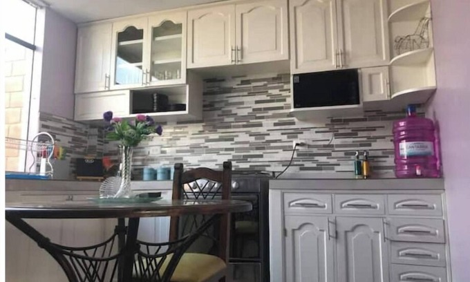 Coronel Gregorio Albarracín Lanchipa Casa | Casa Giurfa, con estacionamiento y parque privado