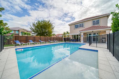 Ludlam Casa | Casa grande con piscina-Palmetto Eliptic Miami-