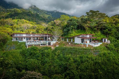 Tres Ríos Villa | Casa Grande del Mar - by Pura Villas