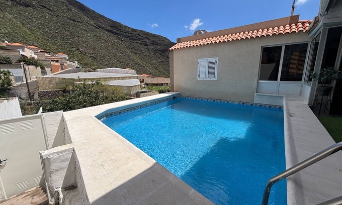 Candelaria Chalet De Esquí | Casa Haroldo, private pool and barbecue.
