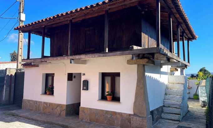 Aviles Cabaña | Casa horreo típica asturiana.