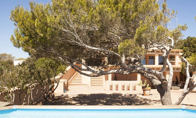 Formentera Villa | Villa en Cala en Baster con vistas al mar y piscina rodeada de pinares