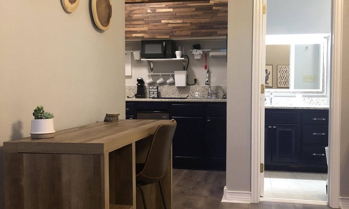 Wetmore Apartamento | Casa Indigo - Acogedor y elegante en GRAN UBICACIÓN!