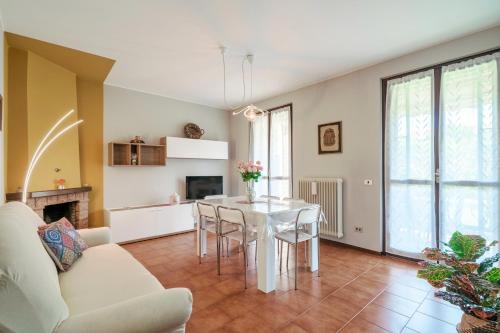 San Martino della Battaglia Apartamento | Casa Maria - trilocale con patio, garage e WiFi