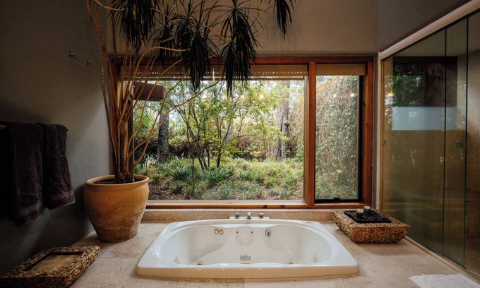 El Santuario Casa | Casa Izar, Magnifica Moderna Casa con Alberca y Vista al Lago