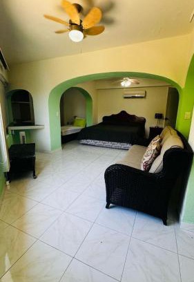 Guitarrón Villa | Casa Jade