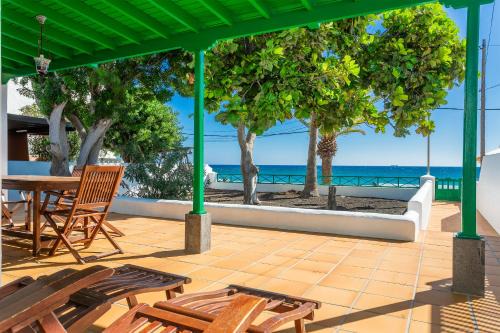 Playa Honda Casa | Casa Jardín