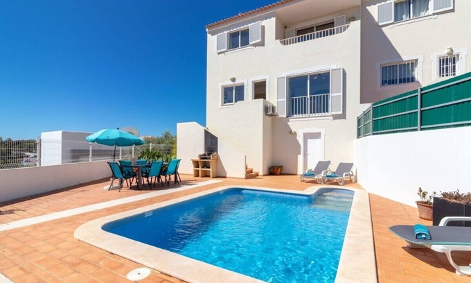 Carvoeiro Chalet De Esquí | Casa de 3 camas con piscina privada a poca distancia del centro Carvoeiro y la playa