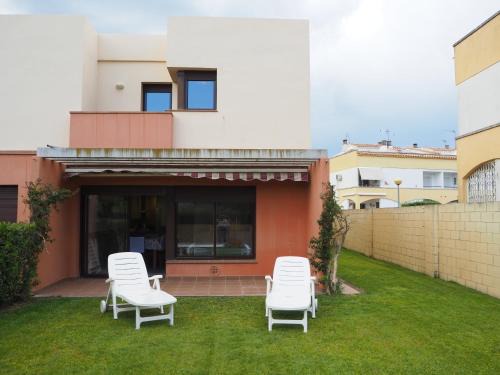 L'Escala Casa | Casa l'Escala, piscina comuntària i jardí privat