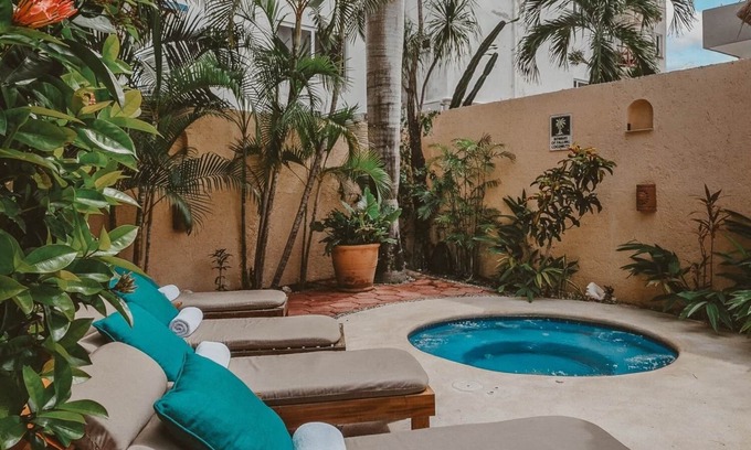 Puerto Morelos Villa | Casa La Buena Vida Villa steps from the beach with a Pool! +Bikes