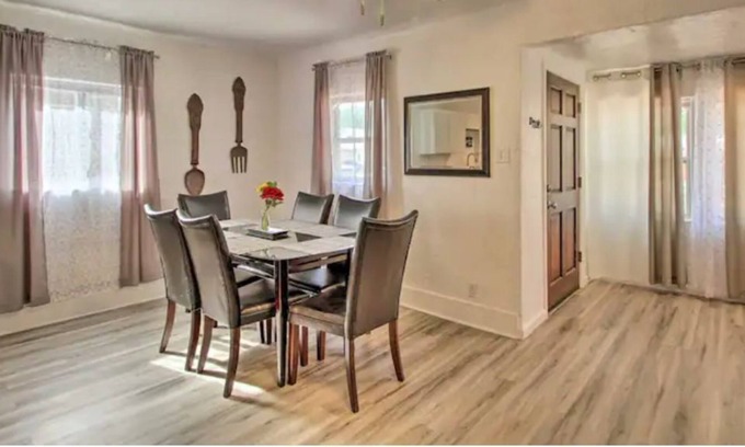 Raynolds Addition Casa | Casa La Flor