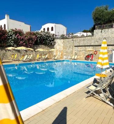 Ceriale Apartamento | Casa La Perla - Alloggio con terrazza panoramica, piscina e free parking