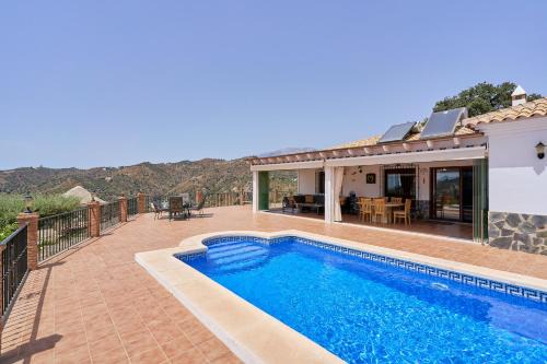 Sayalonga Casa | Casa Las Encinas