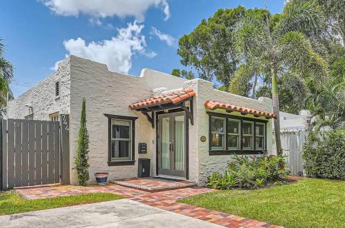 Flamingo Parks Casa | Casa las Flores - Stroll to Arts District from Cozy West Palm Cottage