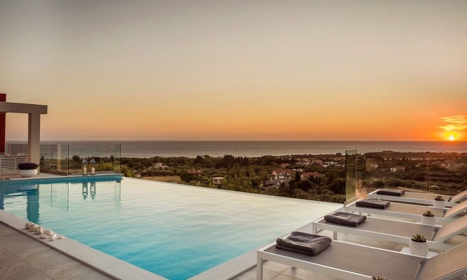 Sarlata Villa | Casa Laura - Sky Lounge Villas