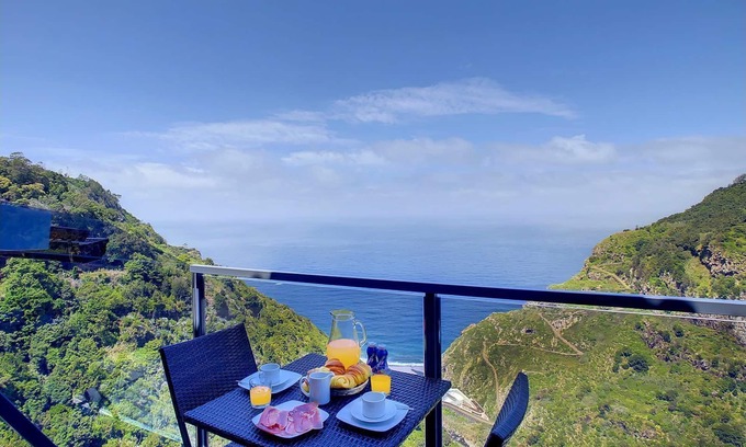 Sao Jorge Casa | Casa Leão de Ouro by LovelyStay
