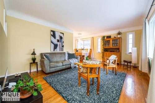 Southwest Edmonton Apartamento | Casa LeBlanc - Latin Vibes - Sleep 8 - Netflix - Long Term
