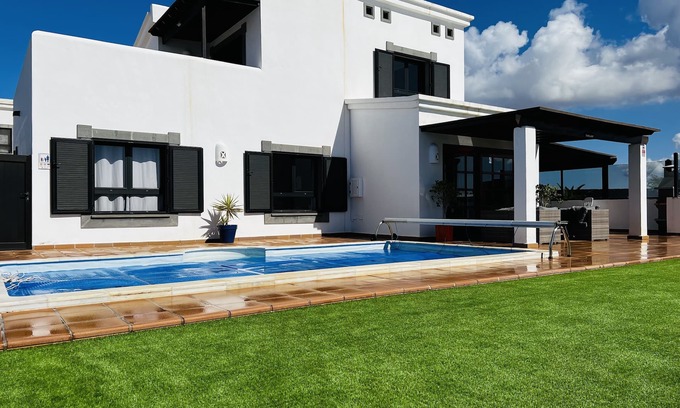 Playa Blanca Villa | Casa Leila - ¡Una villa privada de lujo solo para adultos para alquilar en Faro Park!