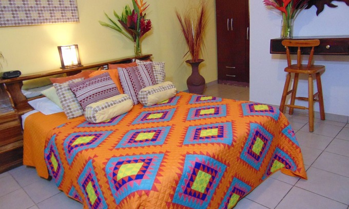 Pavas Cama Y Desayuno | Casa Lima B & B Habitación Estándar # 3 (con desayuno gratis)