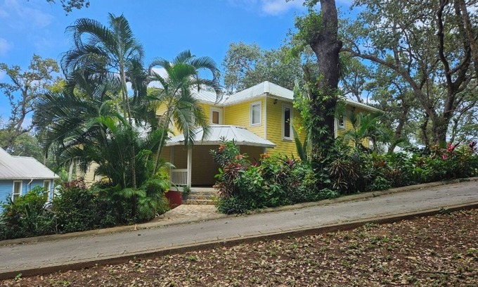 Lawson Rock Casa | Casa Limon, Lawson Rock, Roatan.