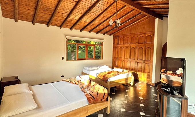 Guatape Hotel | Casa Linda Guatapé