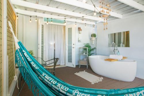 Puntas Apartamento | Casa Loba Suite 1 with an outdoor tub