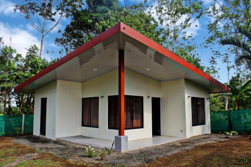 El Tanque Casa | Casa Lopez - Modern house in a natural setting