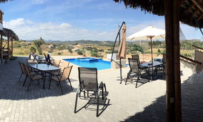 Olon Casa | Casa Los Panchos - Vista al mar con piscina