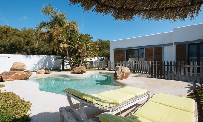 Los Caños de Meca Casa | CASA LOS SUEÑOS -RELAX 1000M2, PISCINA DE ARENA; wifi gratis; BBQ, A/C
